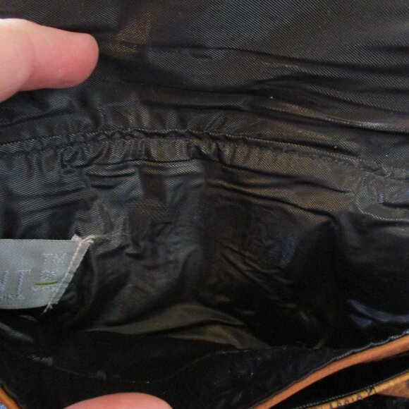 Accent On You Classic Floral Stamped Faux Leather Wallet w/Snap In Key Chain - Picture 6 of 6